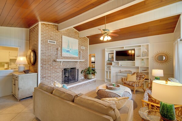 A cozy living room with a fireplace, comfortable seating, and a television. - Waterfront Foley Area Home - 15 Mi to Gulf! (Elberta)