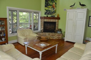 TV, fireplace, DVD player, stereo - Airy Cottage, Boathouse, & Docks ~ Southwest Exposure in the Hub of Port Carling (Muskoka Lakes)