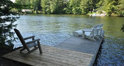 Das Red Oaks Muskoka Waterfront Cottage
