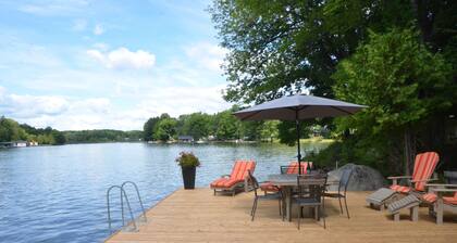 Das Red Oaks Muskoka Waterfront Cottage