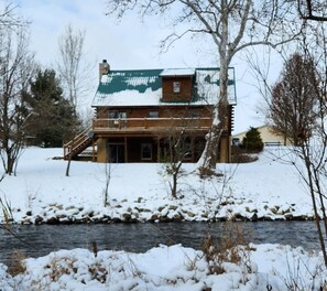 Exterior - Secluded Riverside Log Home in Southern Michigan (Centreville)