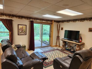 Smart-TV, Kamin, Videospiele, DVD-Player