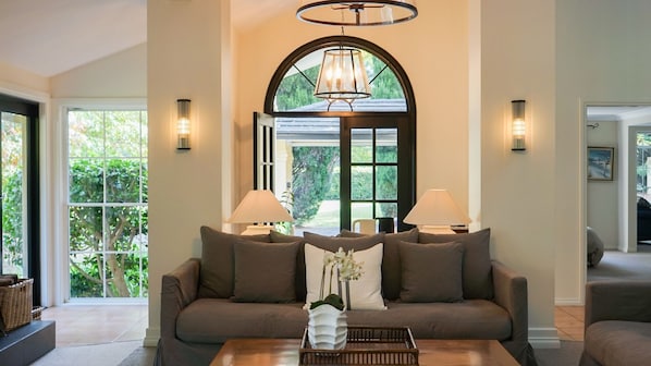 TV, fireplace, ping pong, books - Kevalier Park, Berry, South Coast (Berry)