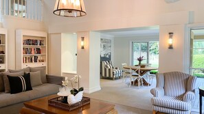 TV, fireplace, ping pong, books - Kevalier Park, Berry, South Coast (Berry)