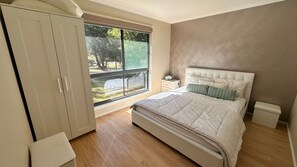 3 bedrooms, travel crib, WiFi