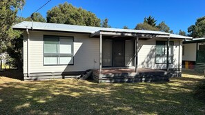 Exterior - Pandora54 - a short walk to the shops and cafes (Venus Bay)