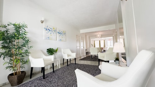 Comfortable and Elegant Aibonito Hotel / FREE PARKING & WIFI / GOOD AREA - 202