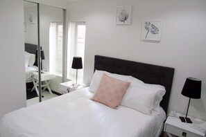 1 Schlafzimmer, BĂŒgeleisen/BĂŒgelbrett, Internetzugang, BettwĂ€sche