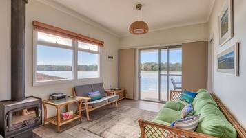 TV, fireplace, Netflix, streaming services