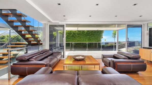 TV, fireplace, Netflix, table tennis