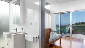 4 bedrooms, iron/ironing board, travel crib, free WiFi