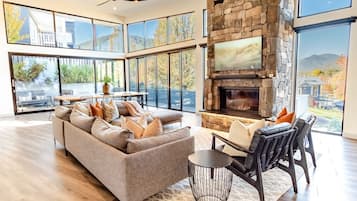 Smart TV, fireplace, DVD player
