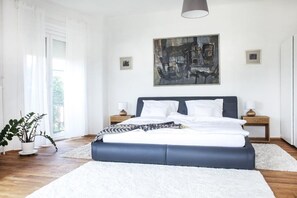 1 slaapkamer, een bureau, een strijkplank/strijkijzer, gratis wifi