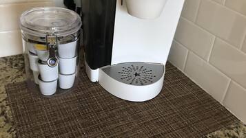 Badewanne, Haartrockner, Handtücher, Seife