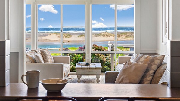 TV, fireplace, Netflix, books - The Beach House, Gerroa, South Coast (Gerroa)