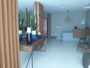 Lobby - New Apt, 3 bedrooms, close to the beach (Enseada Azul)