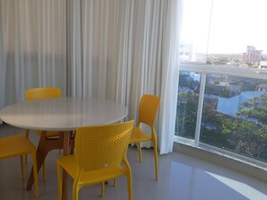 Dining - New apartment, 3 bedrooms, close to the beach. (Enseada Azul)