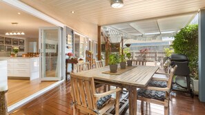 Outdoor dining - KARINYA - MORNINGTON (MORNINGTON)