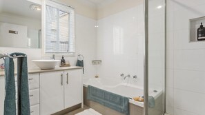 Shower - KARINYA - MORNINGTON (MORNINGTON)
