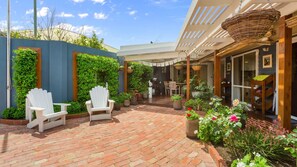 Outdoor dining - KARINYA - MORNINGTON (MORNINGTON)