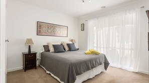 3 bedrooms, bed sheets - KARINYA - MORNINGTON (MORNINGTON)