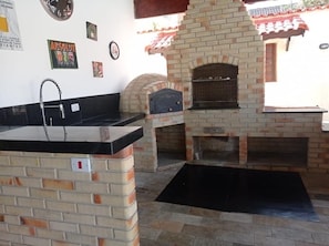 Property grounds - Located 30 meters from the beach, this property features 8 bedrooms, including 5 suites, and a swimming pool. (Peruíbe)
