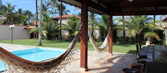 30 m dalla spiaggia con 8 camere, 5 suite e piscina