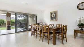 Dining - LA DOLCE VITA RETREAT - RYE (RYE)