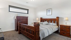 3 bedrooms, WiFi, bed sheets