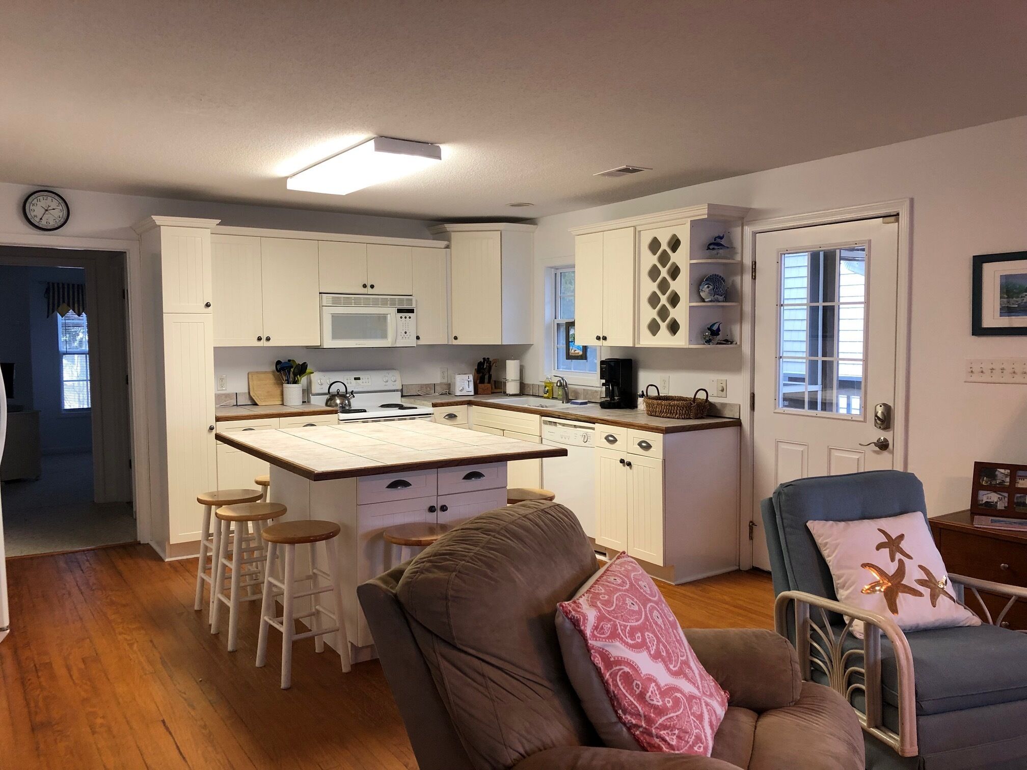 Cozy Family Beach Cottage - 3rd row with Ocean View