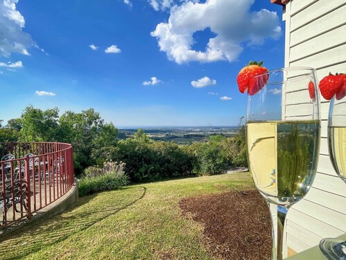 Villa 3 @ Bimbadeen Estate - Split level villa with views that stretch on forever - just for 2!