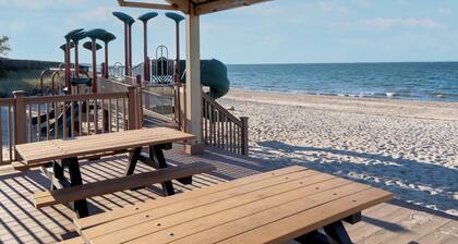 Rantamökki Vesi näkymät yksityisille portaille Beach-mökille meren rannalla