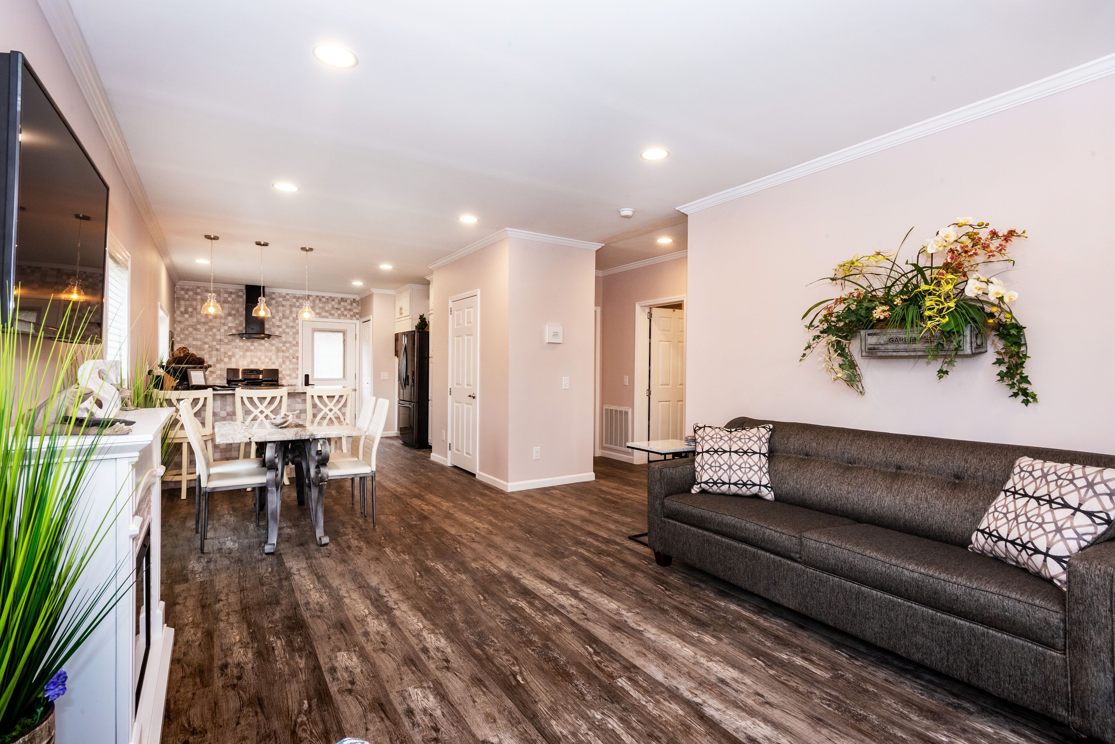 Smart TV, fireplace, Netflix, streaming services