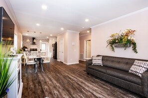 Älytelevisio, takka, Netflix, suoratoistopalvelut