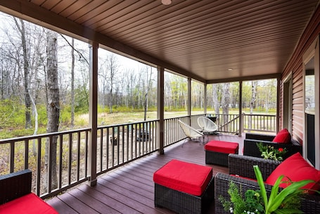 Terrace/patio. Escape to Sanctuary serene spacious home room to roam sleeps 6 pet-friendly