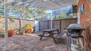 Outdoor dining - Riverside Studio, Minnamurra, South Coast (Minnamurra)