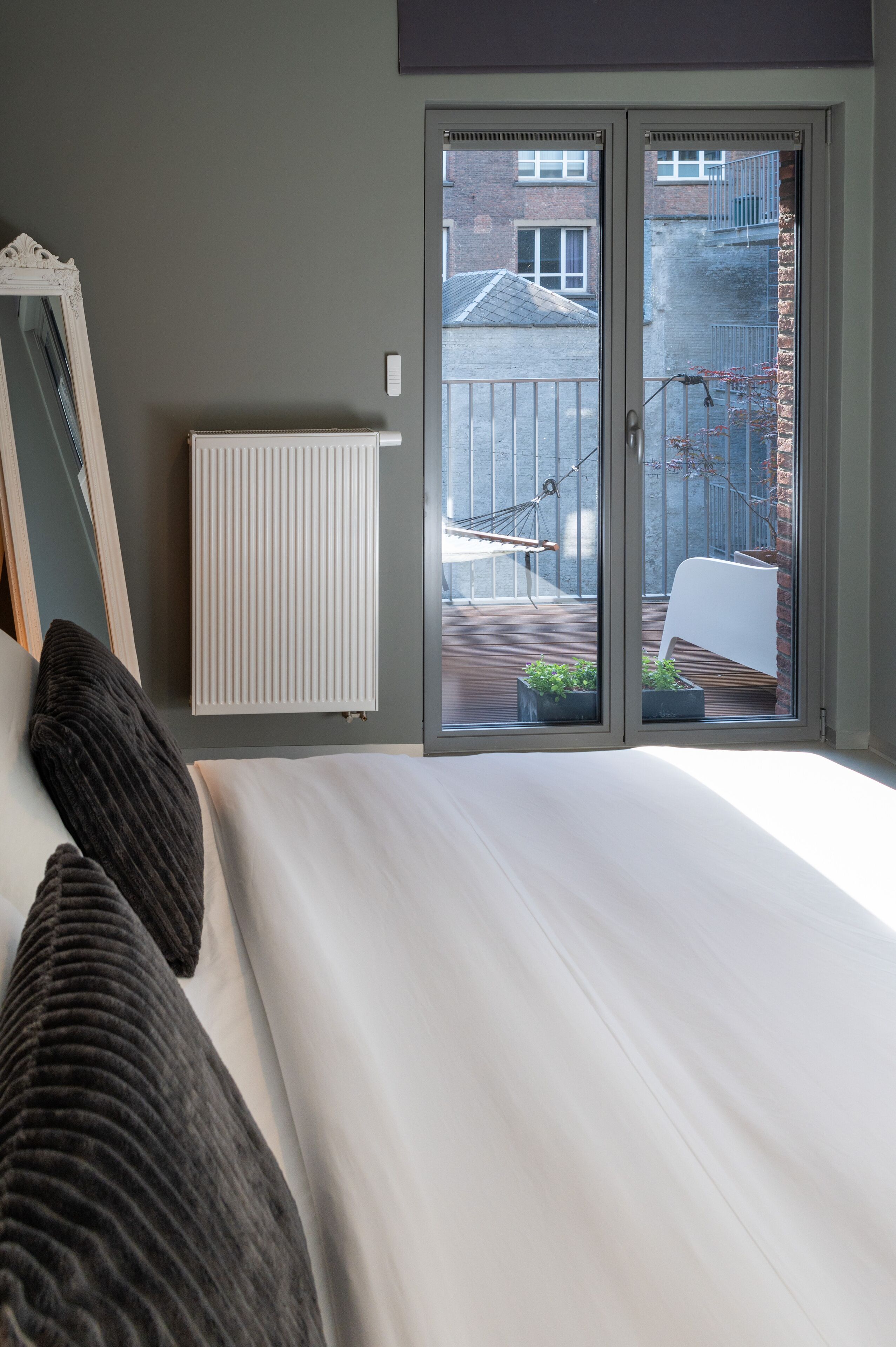 2 bedrooms, in-room safe, desk, soundproofing