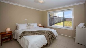 4 bedrooms, bed sheets