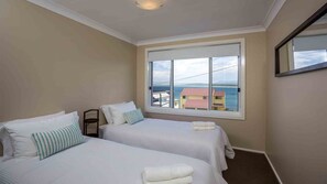 4 bedrooms, bed sheets - Peninsula 180, Gerroa, South Coast (Gerroa)