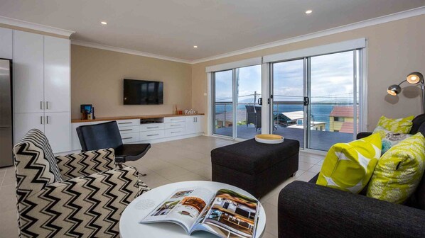 TV, Netflix, table tennis, streaming services