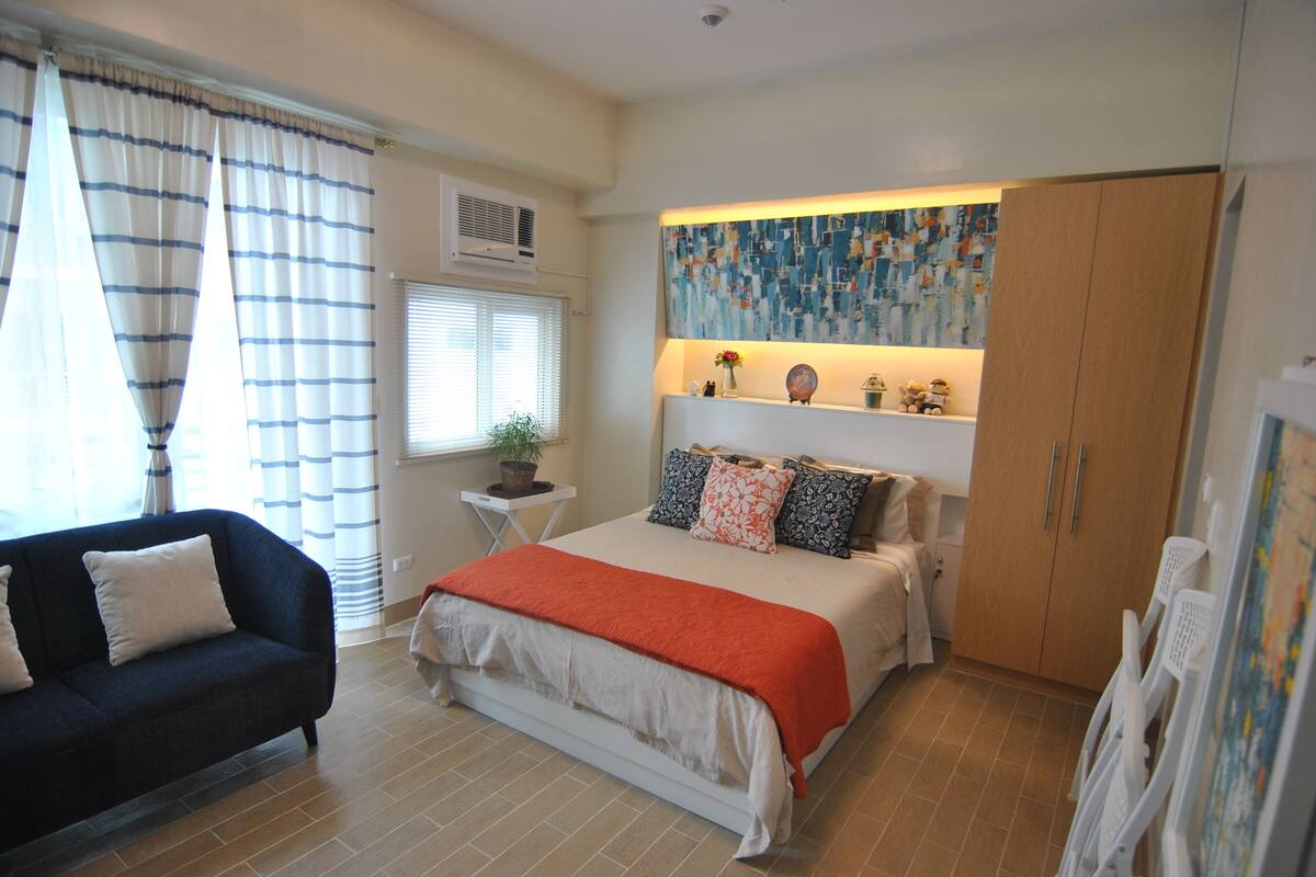 Studio (7) | Individually decorated, individually furnished, bed sheets