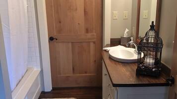 Ensemble douche/baignoire, baignoire à jets, sèche-cheveux