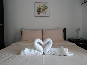City Apartment, 2 Bedrooms (T1) | Premium bedding, individually decorated, individually furnished - The Uptown Place (Iloilo)