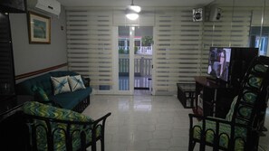 Smart TV, DVD player, stereo