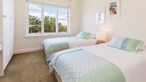 2 bedrooms, bed sheets - BEACH BELLE - MORNINGTON (MORNINGTON)