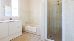 Shower - BEACH BELLE - MORNINGTON (MORNINGTON)