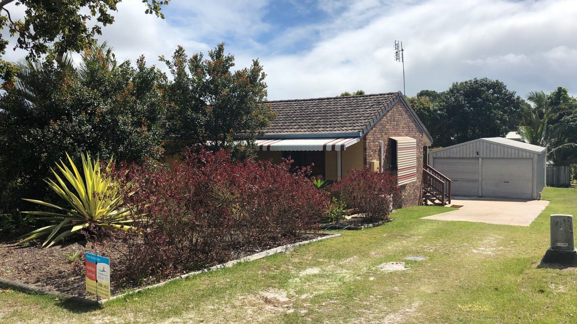 11 Manooka Drive - Rainbow Beach. Wifi. Pets welcome. — image 20