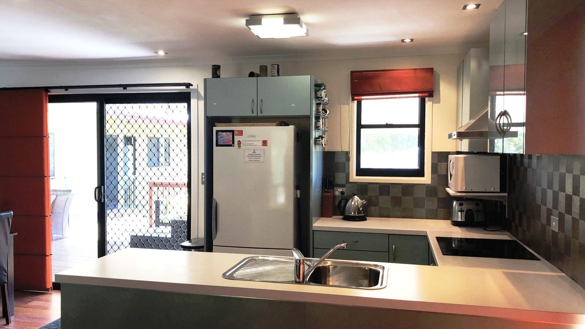 11 Manooka Drive - Rainbow Beach. Wifi. Pets welcome. — image 10