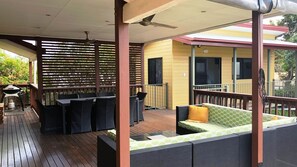Outdoor dining - 11 Manooka Drive - Rainbow Beach. Wifi. Pets welcome. (RAINBOW BEACH)