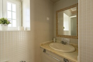 Bathtub, hair dryer, towels